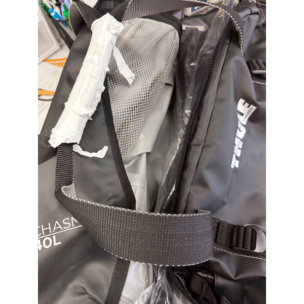 Thule Chasm 40L Duffel Bag Backpack Black Small Weather Resistant 2-in-1 NWTs - Picture 6 of 7